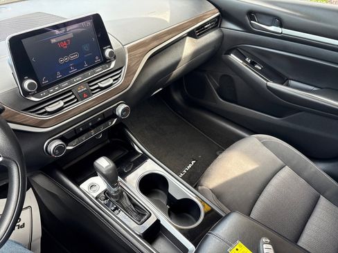 Used 2023 Nissan Altima 2.5 SV image 15