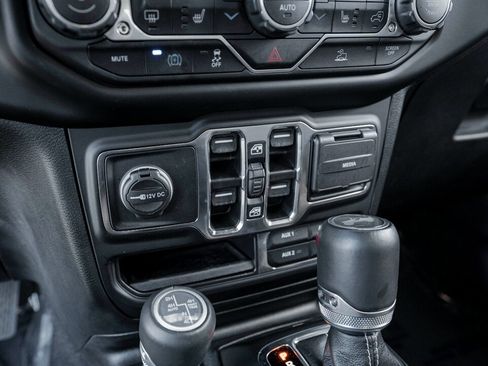 Used 2023 Jeep Wrangler Unlimited Sahara w/ Cold Weather Group AWD/4WD image 26