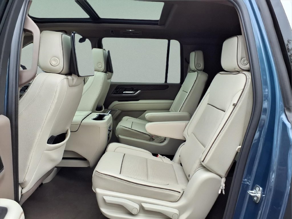 Certified 2026 GMC Yukon XL Denali w/ Denali Reserve Package AWD/4WD image 24