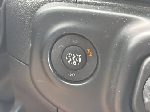 Used 2022 Jeep Wrangler Unlimited Rubicon 4xe w/ Cold Weather Group AWD/4WD image 33