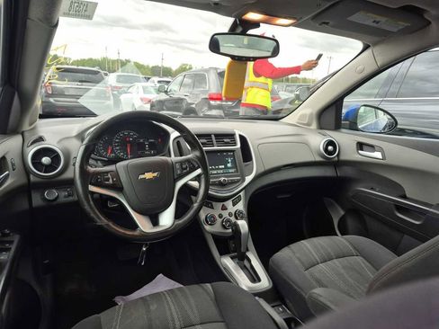Used 2017 Chevrolet Sonic LT w/ Convenience Package FWD image 4