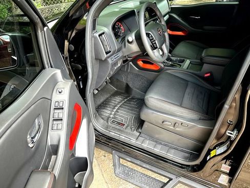 Used 2025 Nissan Frontier PRO-4X AWD/4WD image 8