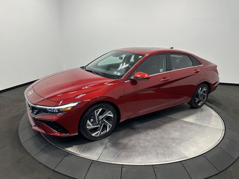 Certified 2025 Hyundai Elantra SEL FWD image 4