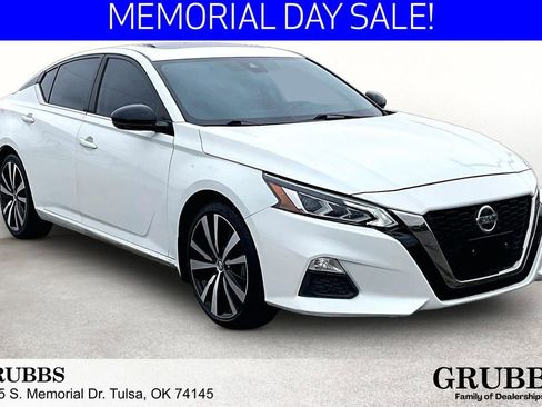 Used 2021 Nissan Altima 2.5 SR w/ SR Premium Package FWD image 1