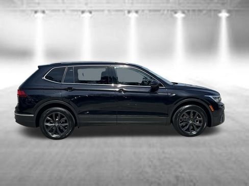 Used 2023 Volkswagen Tiguan SE w/ Panoramic Sunroof Package FWD image 6