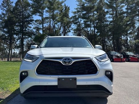 Used 2024 Toyota Highlander Limited AWD/4WD image 3