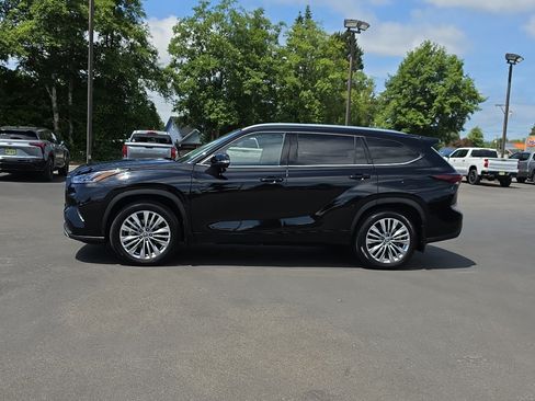Certified 2024 Toyota Highlander Platinum AWD/4WD image 6