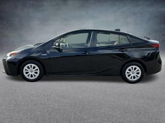 Used 2021 Toyota Prius LE FWD video 2
