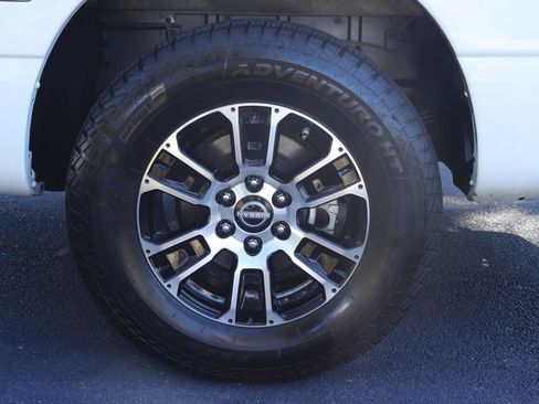 Used 2023 Nissan Titan SV image 34