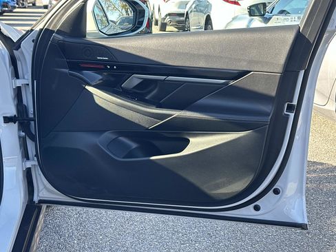 Used 2024 BMW 530i xDrive w/ Convenience Package image 12