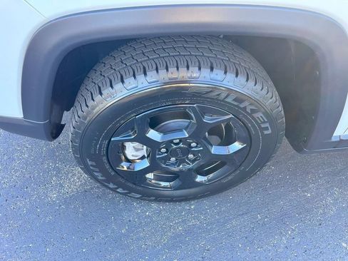 Used 2024 Jeep Compass Trailhawk w/ Trailhawk Convenience Group image 15