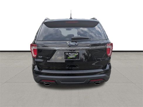 Used 2018 Ford Explorer XLT w/ Equipment Group 202A image 5