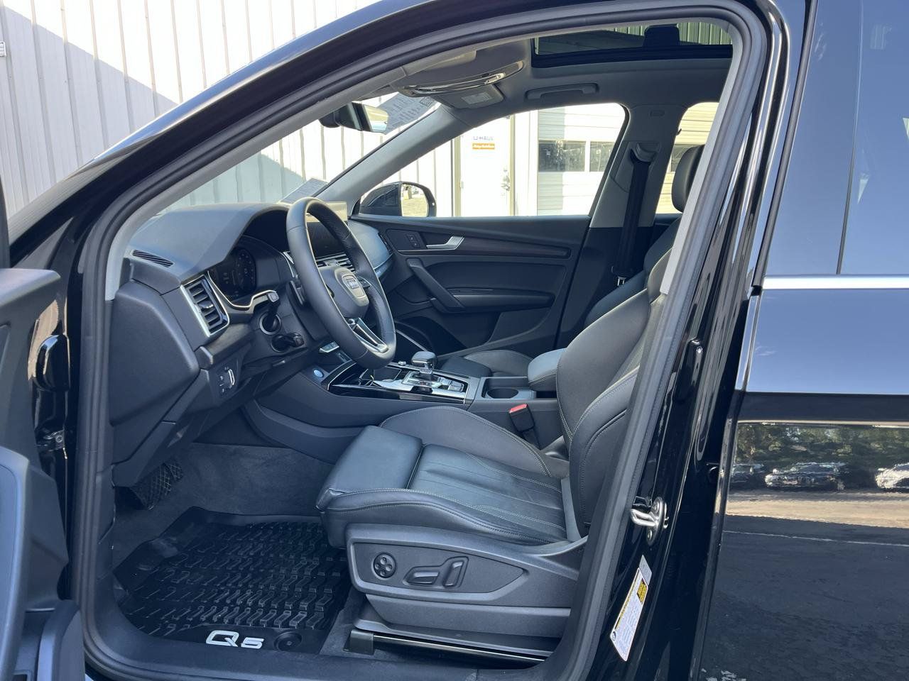 Used 2024 Audi Q5 e Premium w/ Convenience Package AWD/4WD image 5