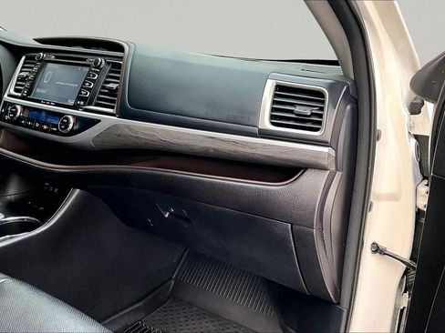 Certified 2018 Toyota Highlander Limited Platinum image 27