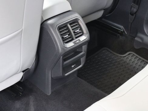 Used 2022 Volkswagen Taos SE image 22