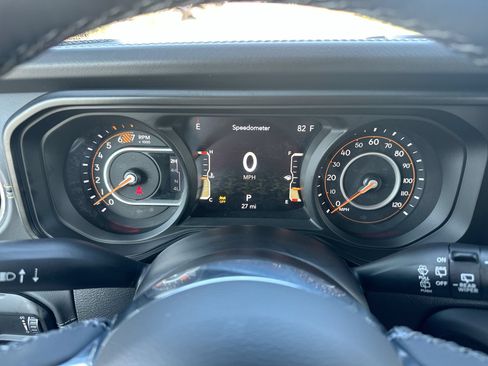 New 2026 Jeep Wrangler Unlimited Sahara w/ Whitecap Package AWD/4WD image 14