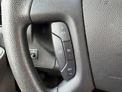 Used 2017 Chevrolet Express 2500 RWD image 16