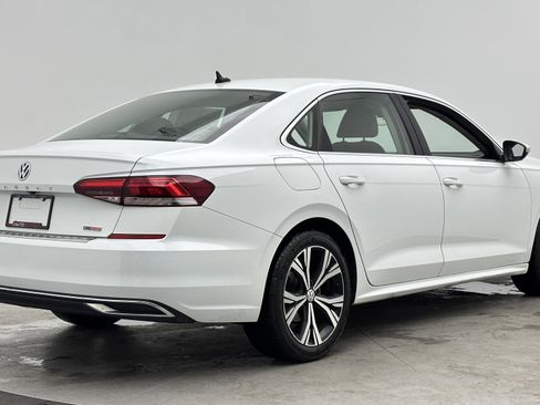 Used 2021 Volkswagen Passat 2.0T SE FWD image 8