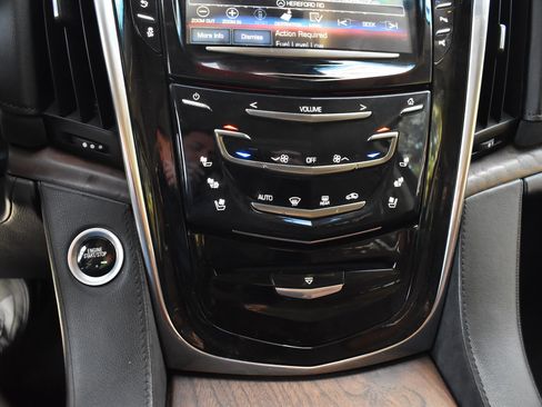 Used 2019 Cadillac Escalade Luxury image 38