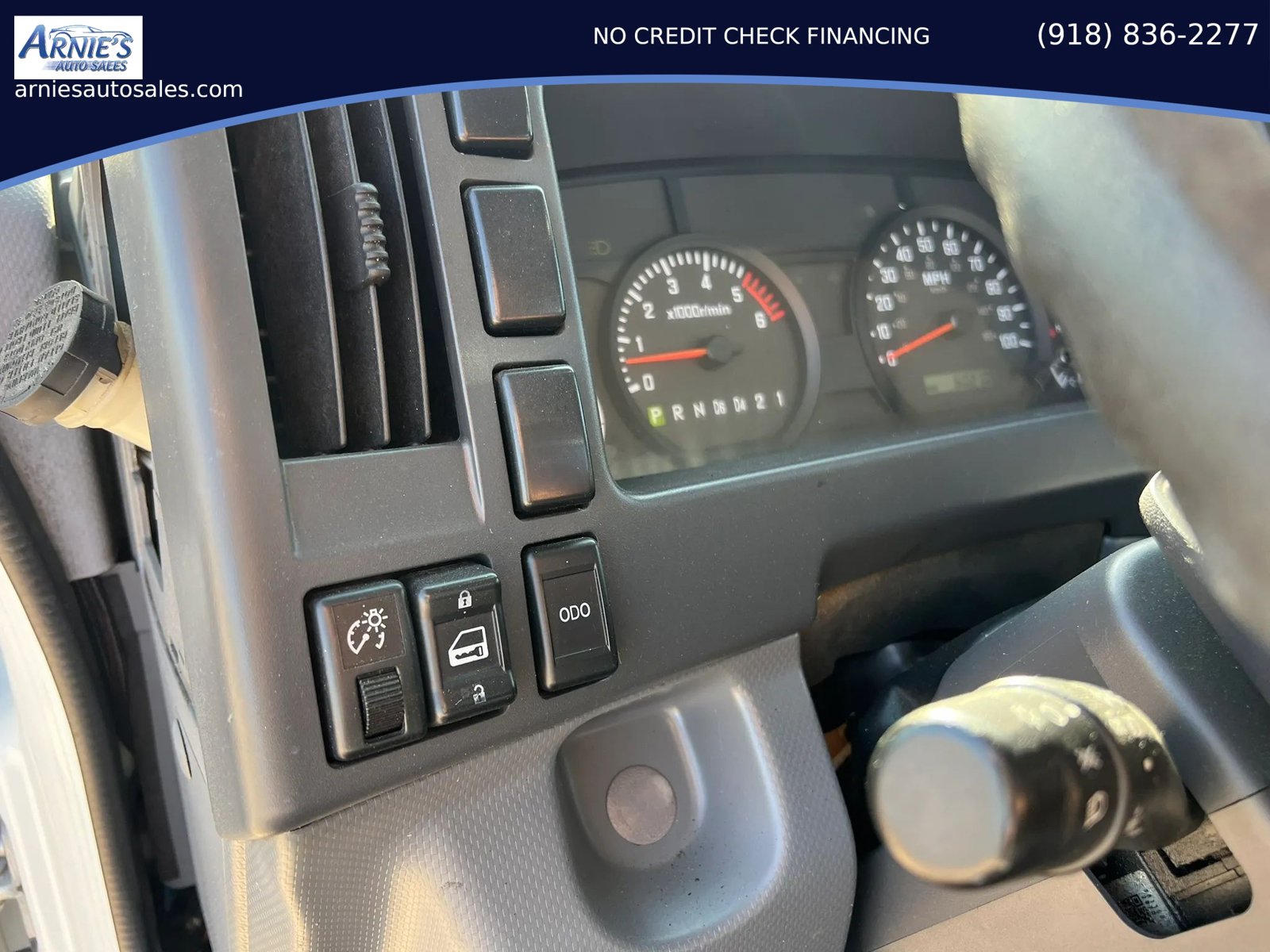 Used 2016 Isuzu NPR RWD image 13