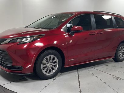 Used 2021 Toyota Sienna LE w/ LE Plus Package