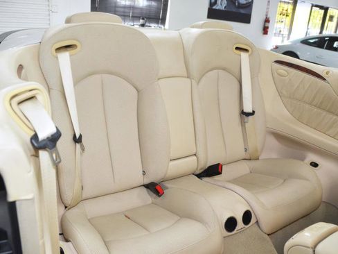 Used 2005 Mercedes-Benz CLK 320 3.2L image 28