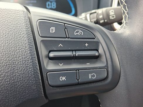 Certified 2023 Hyundai Venue Limited FWD image 22