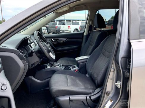Used 2019 Nissan Rogue S w/ Special Edition Package FWD image 8