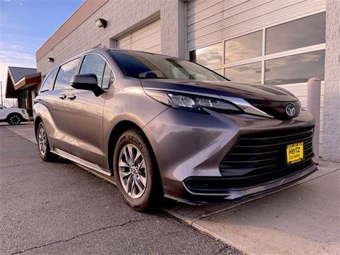 Used 2024 Toyota Sienna LE image 10