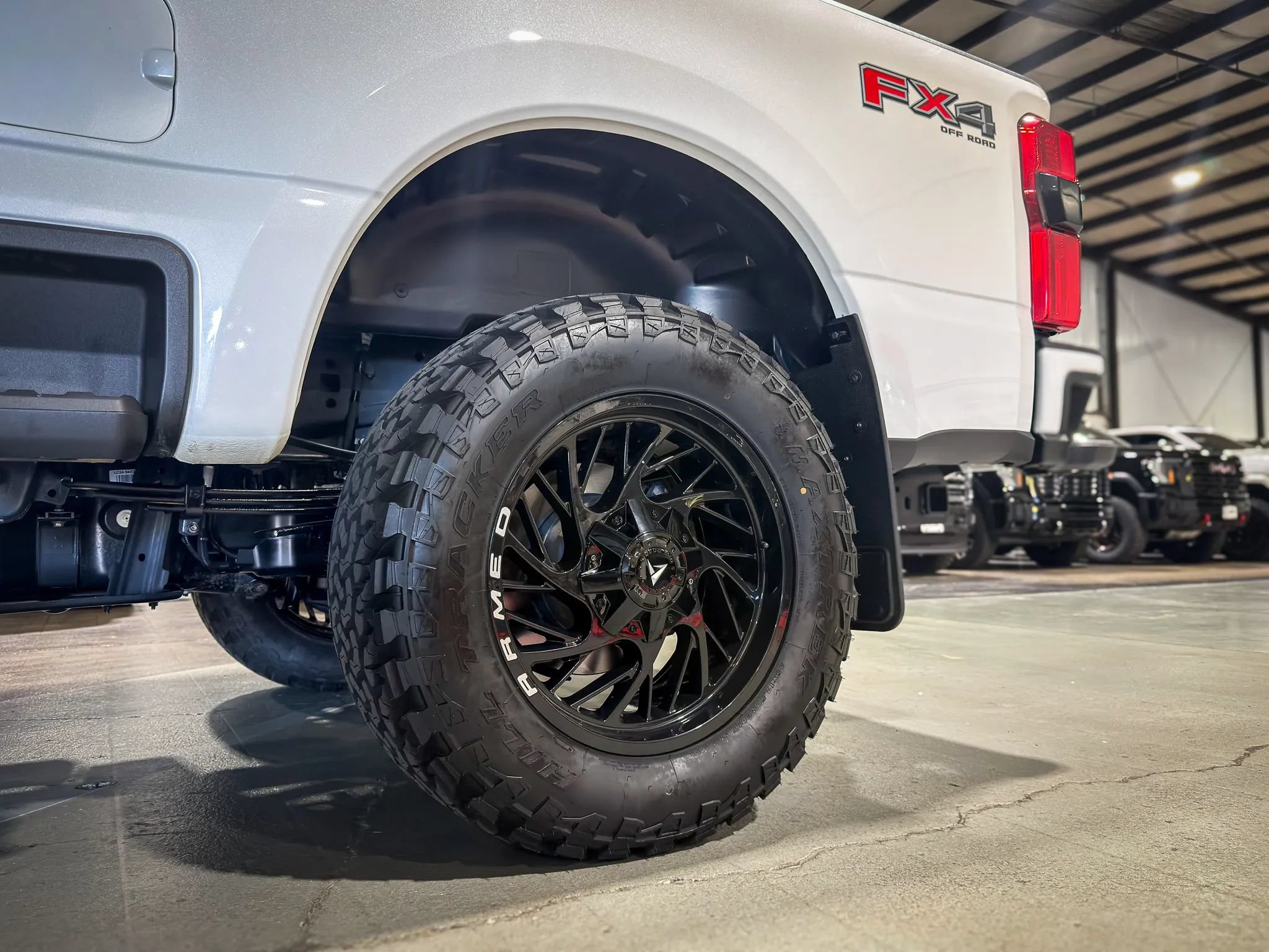 Used 2023 Ford F350 Platinum w/ FX4 Off-Road Package AWD/4WD image 8