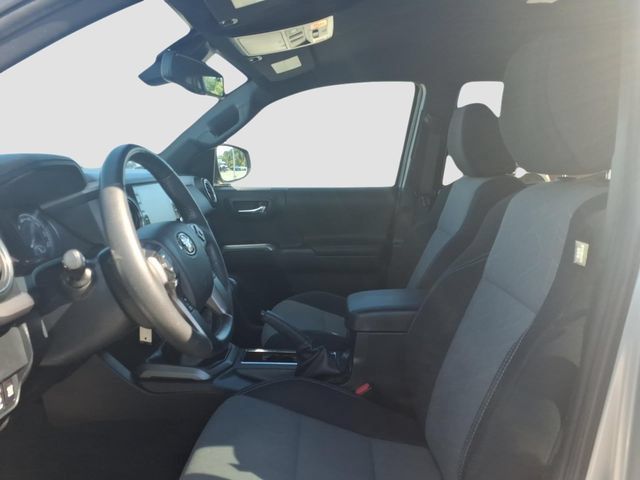 Used 2022 Toyota Tacoma TRD Off-Road w/ Technology Package AWD/4WD image 9