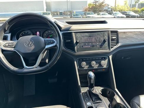 Certified 2020 Volkswagen Atlas Cross Sport SE w/ Panoramic Sunroof Package AWD/4WD image 16