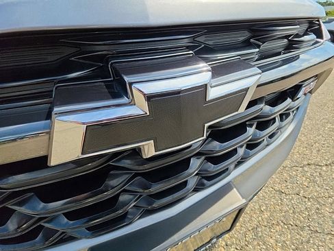 Used 2024 Chevrolet Trax RS FWD image 36