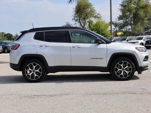 Used 2025 Jeep Compass Limited AWD/4WD image 7