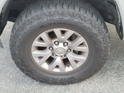 Used 2017 Toyota Tacoma TRD Sport image 2