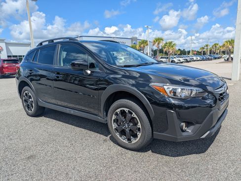 Certified 2022 Subaru Crosstrek 2.0i Premium w/ Moonroof Package image 2