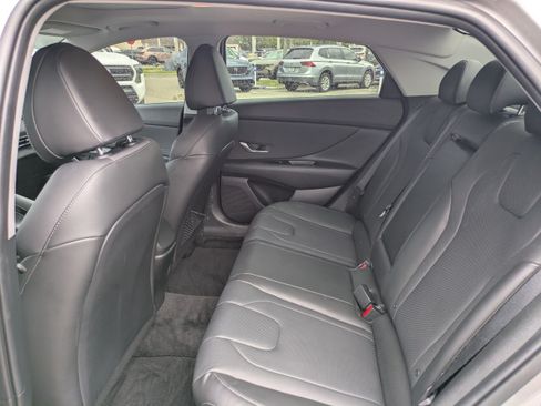Used 2023 Hyundai Elantra Limited FWD image 13