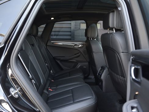 Certified 2026 Porsche Macan AWD/4WD image 34
