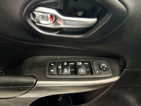 Used 2020 Jeep Cherokee Latitude Plus w/ Cold Weather Group image 18