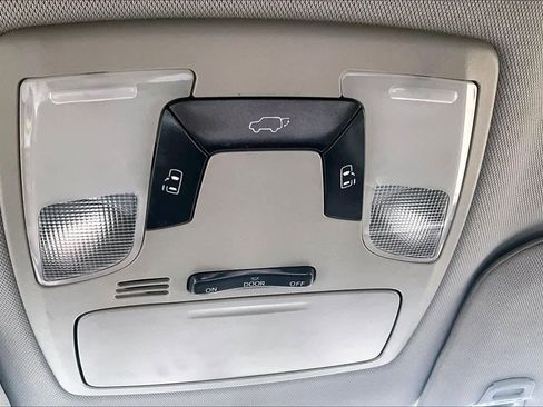 Used 2015 Toyota Sienna SE FWD image 33