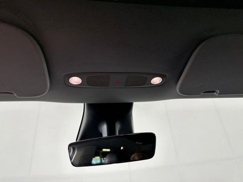 Used 2022 Tesla Model Y Long Range AWD/4WD image 23