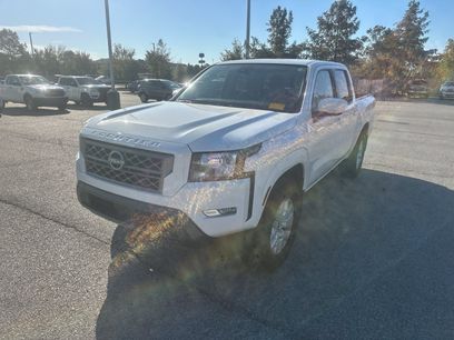 Used 2024 Nissan Frontier SV w/ SV Convenience Package