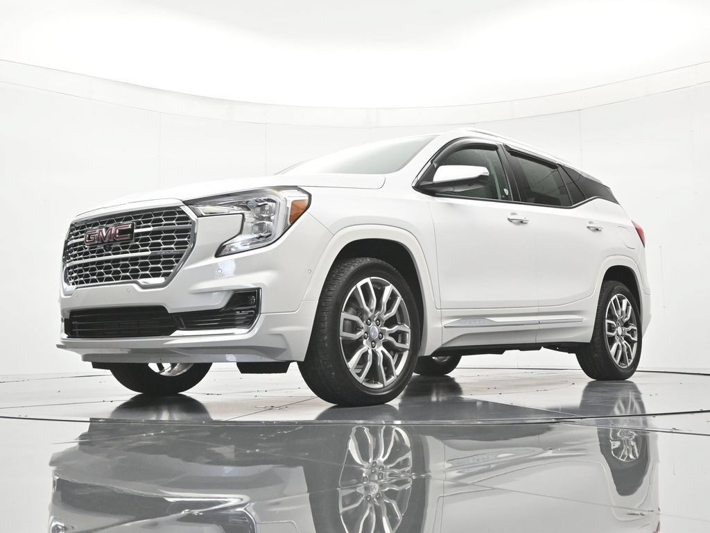 Used 2024 GMC Terrain Denali w/ Denali Premium Package AWD/4WD image 38