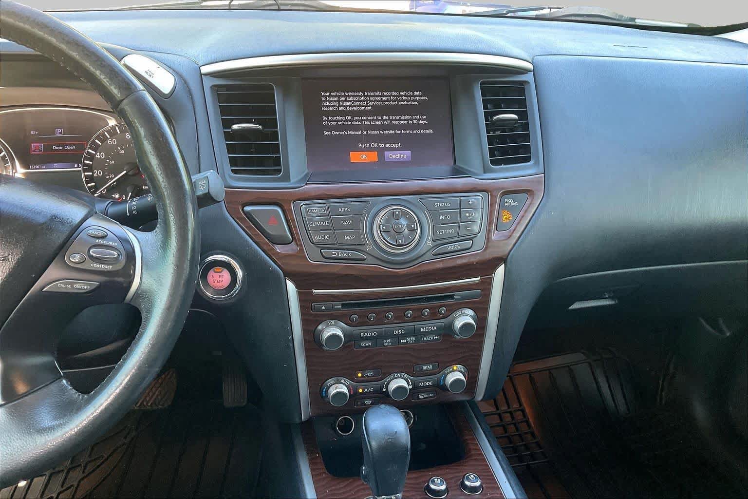 Used 2017 Nissan Pathfinder Platinum w/ Midnight Edition Package FWD image 5