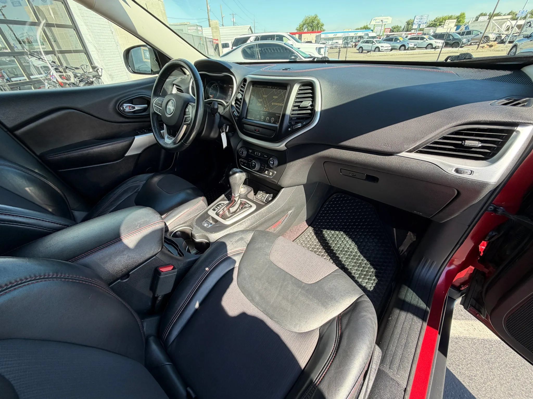 Used 2017 Jeep Cherokee Trailhawk w/ Cold Weather Group AWD/4WD image 13