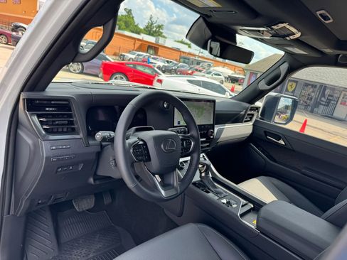 Used 2026 Lexus GX 550 w/ Accessory Package (2T) AWD/4WD image 21