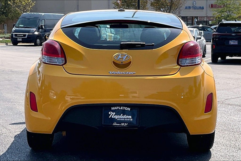 Used 2017 Hyundai Veloster FWD image 4