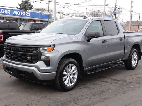 Used 2023 Chevrolet Silverado 1500 Custom image 1