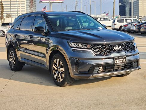 Used 2022 Kia Sorento S image 3