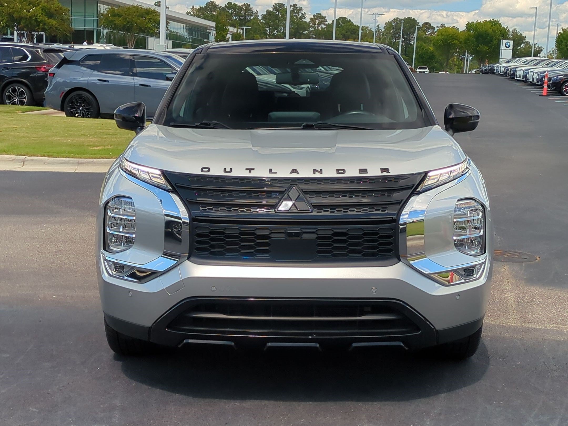 Used 2023 Mitsubishi Outlander SEL FWD image 3